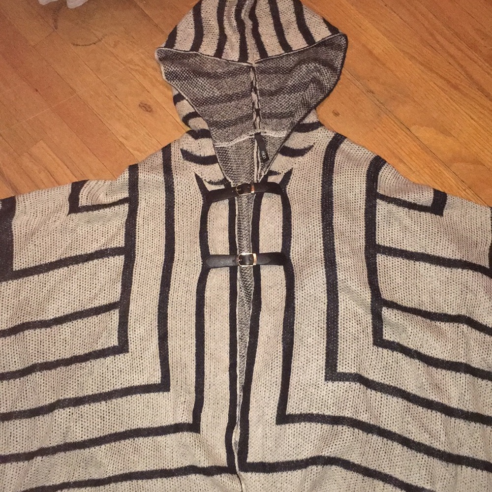 Cute Elan Poncho! Never worn!